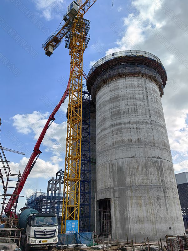 热烈庆祝连排灰库新建工程封顶大吉